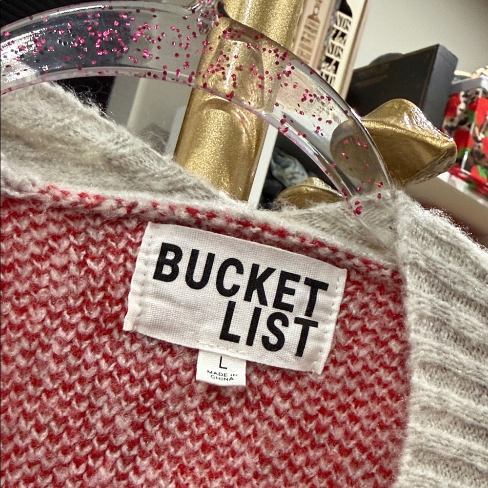 Bucket List Locked in Love Women’s Cream Cardigan Sweater Red Bow Pattern Large - Picture 6 of 7